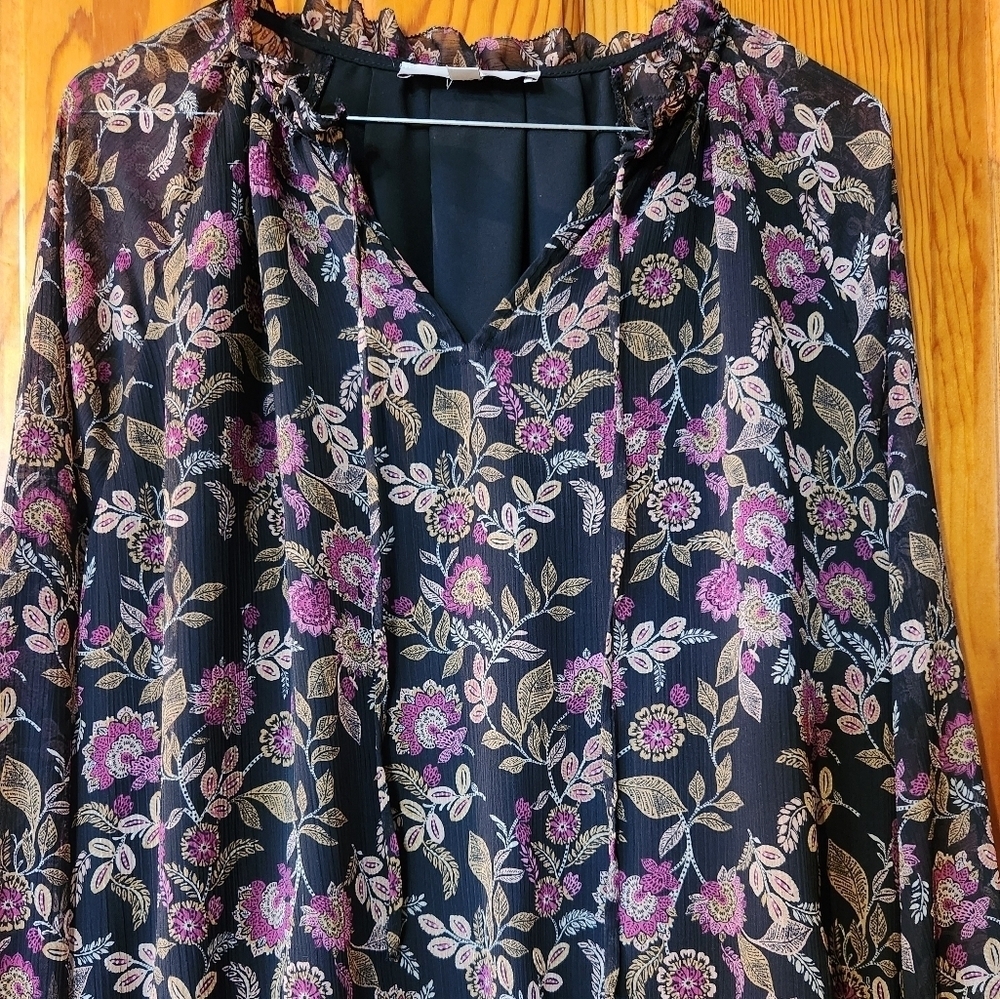 Beautiful Loft V-Neck Floral Blouse - Size PL